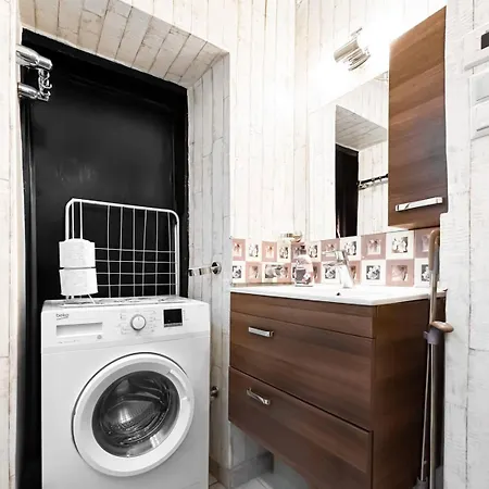 Apartman 2bdr Heart Of Ac Fully Equipped *