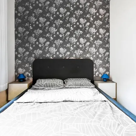 2bdr Heart Of Ac Fully Equipped *