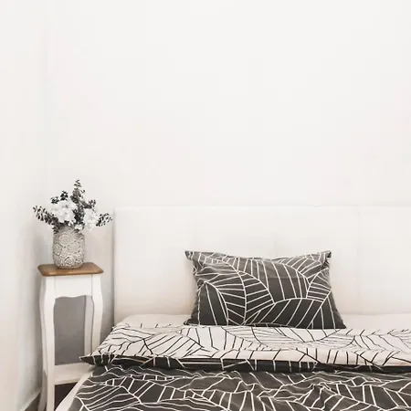 Apartman 2bdr Heart Of Ac Fully Equipped *